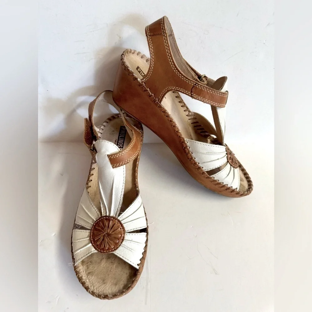 Pikolonos leather wedge sandal in tan and creak.Made in Spain.Size 39